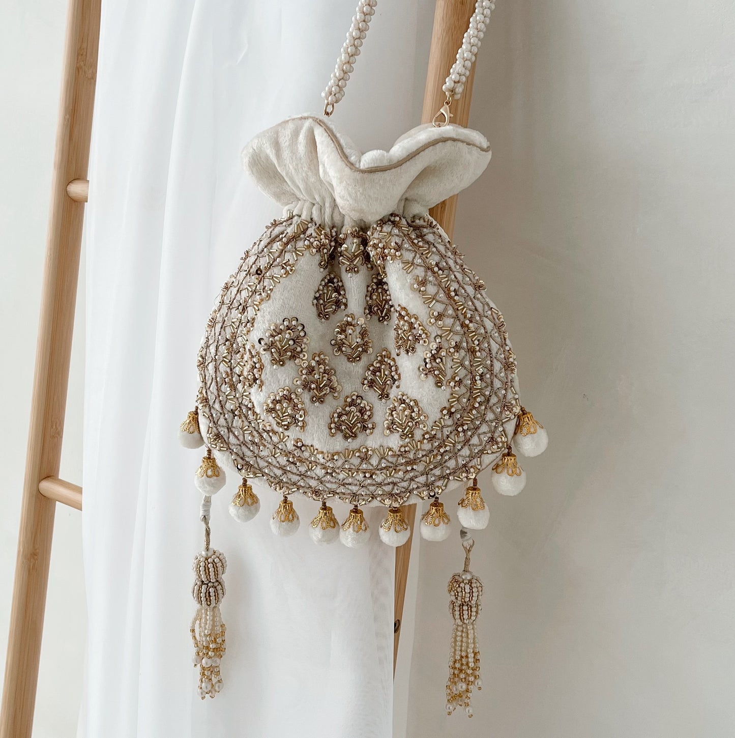 Toraani (Off White)