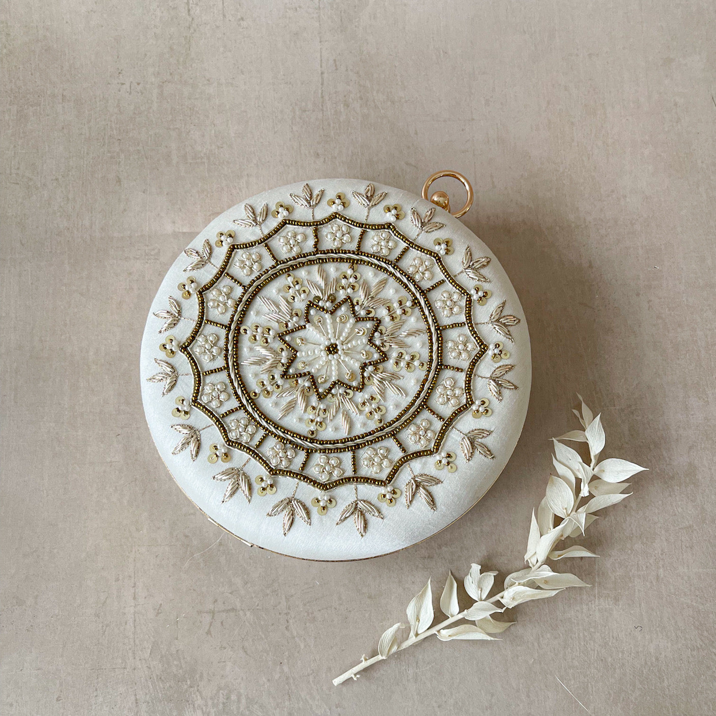 Virala White (Circle)