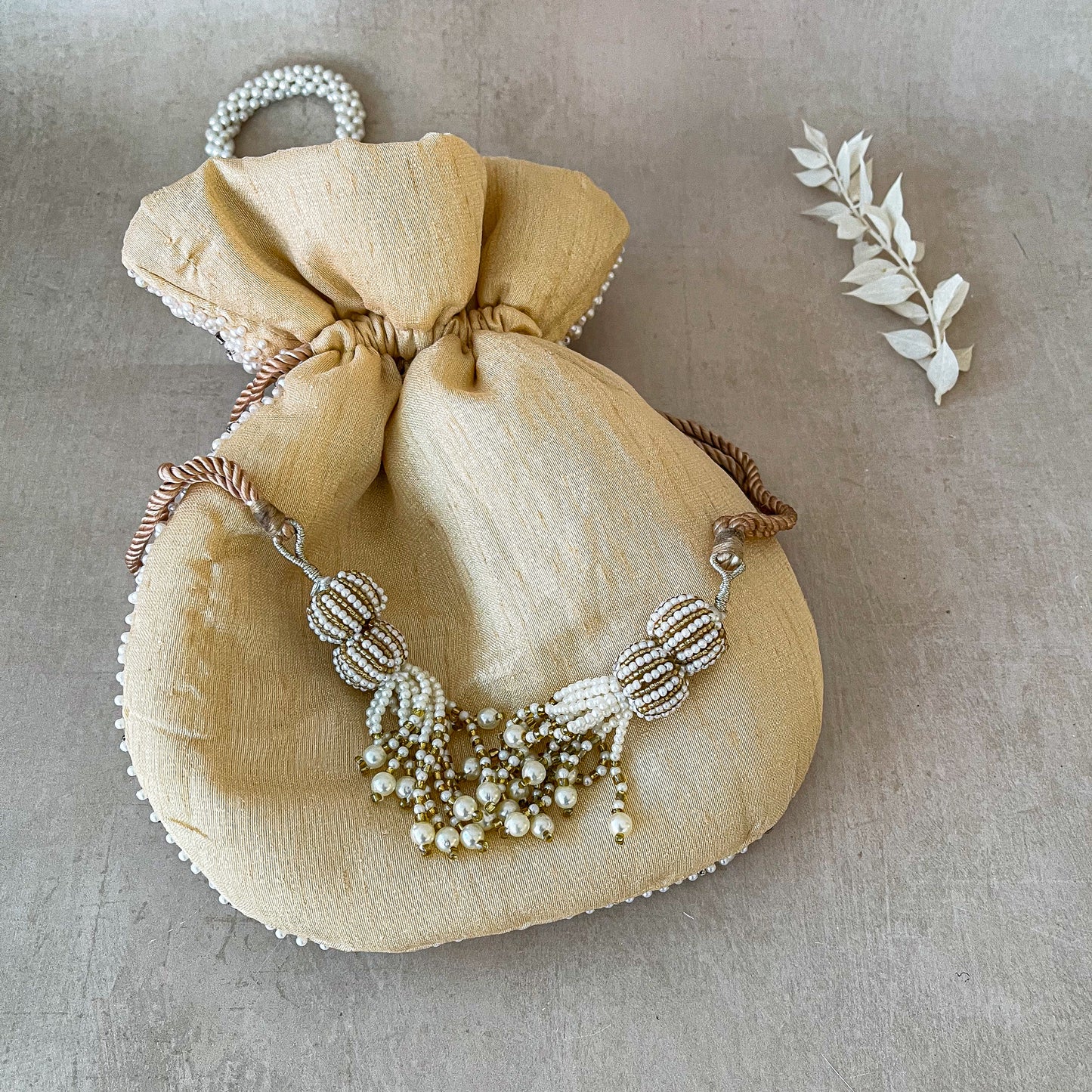 Dove (Gold)