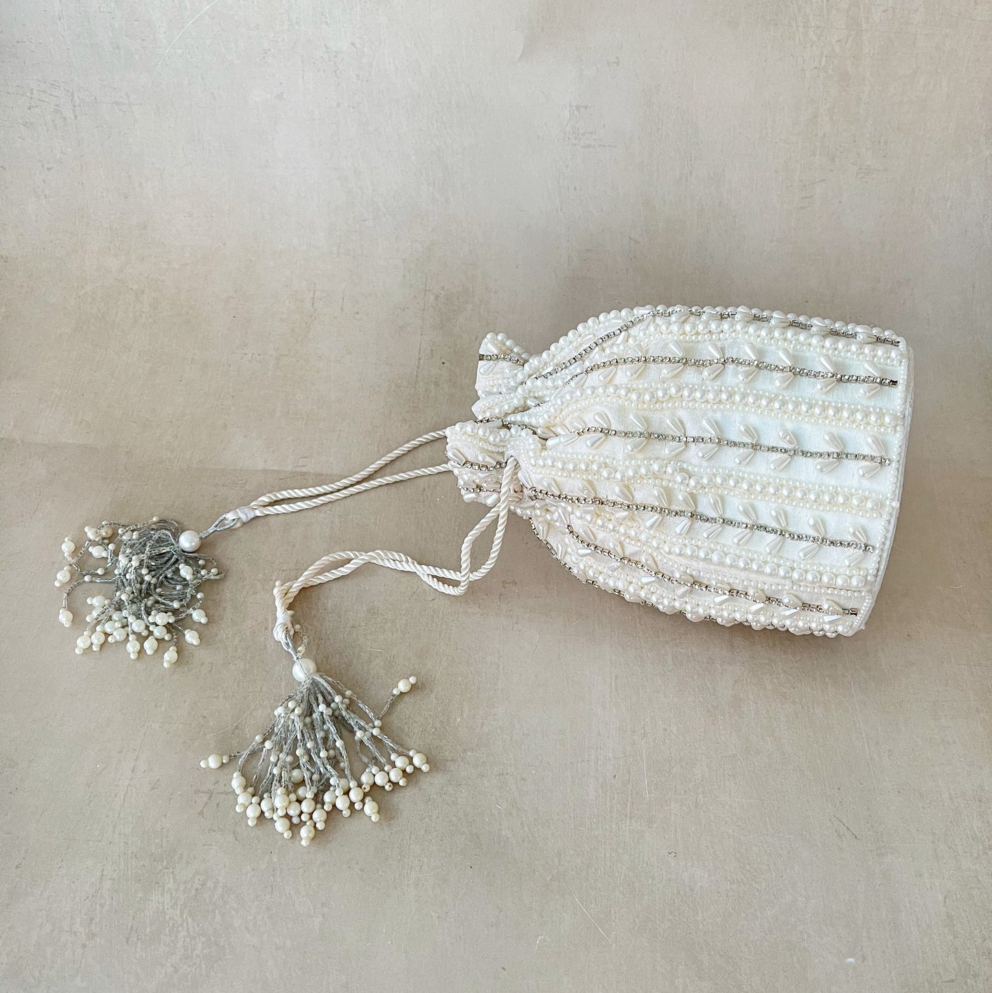 Pearl Vines (White)