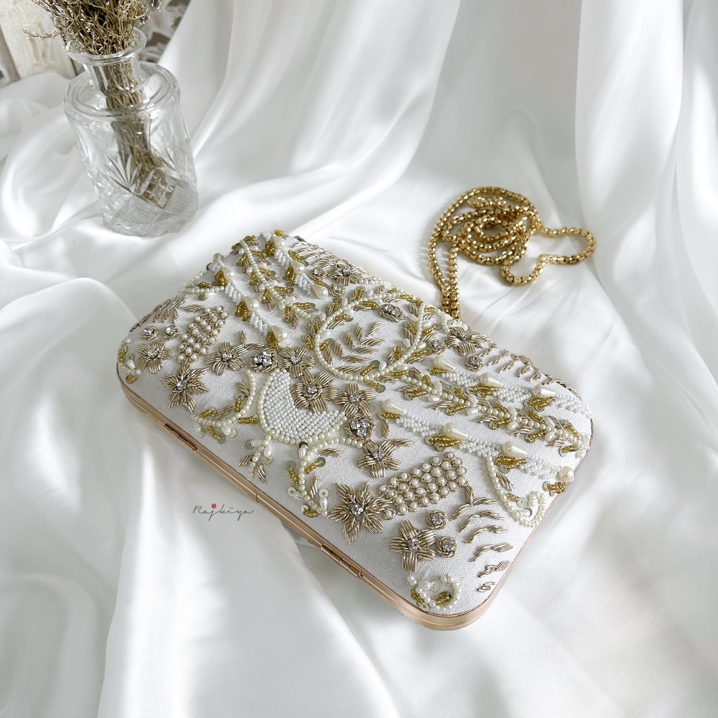 Lilia Clutch