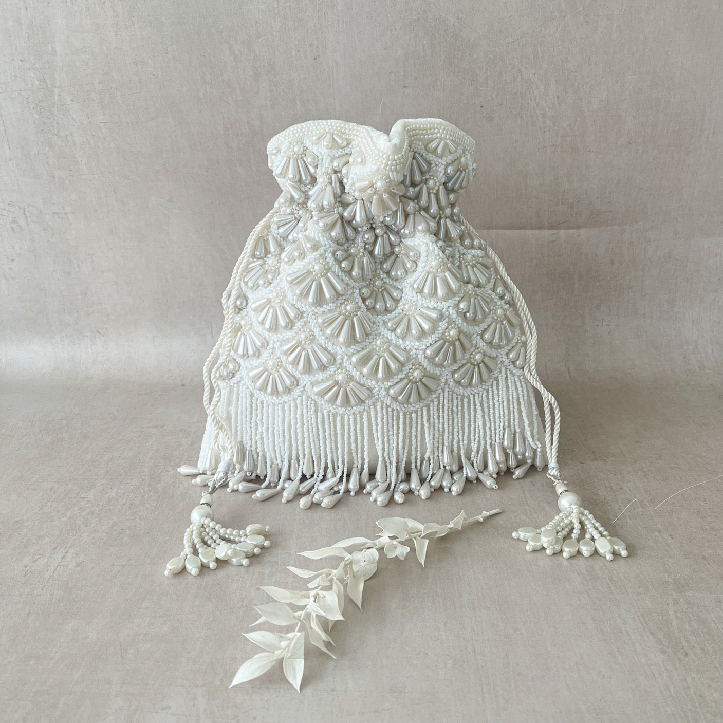 Dahlia (Off White)