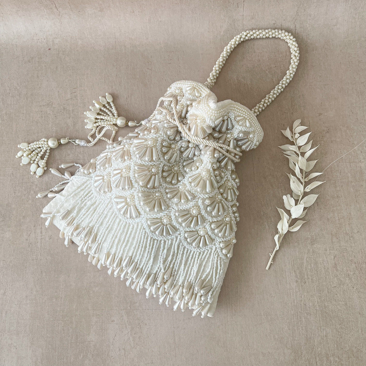 Dahlia (Off White)