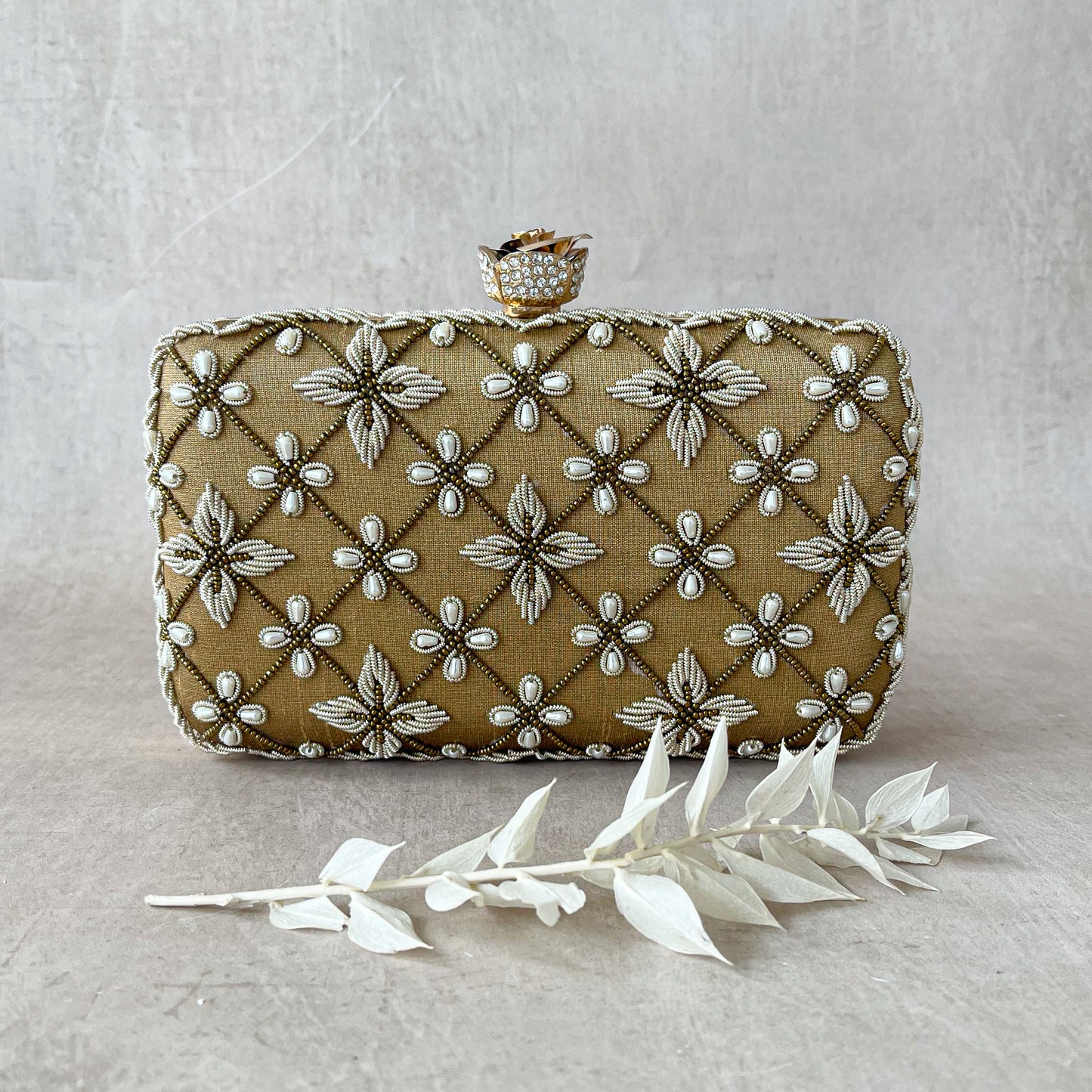 Mirza (Antique Gold)