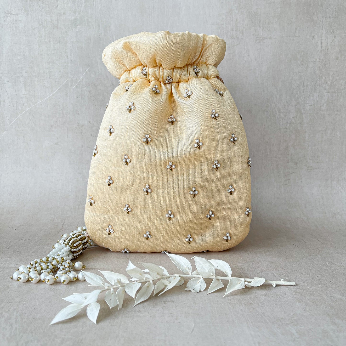 Motif (Gold)
