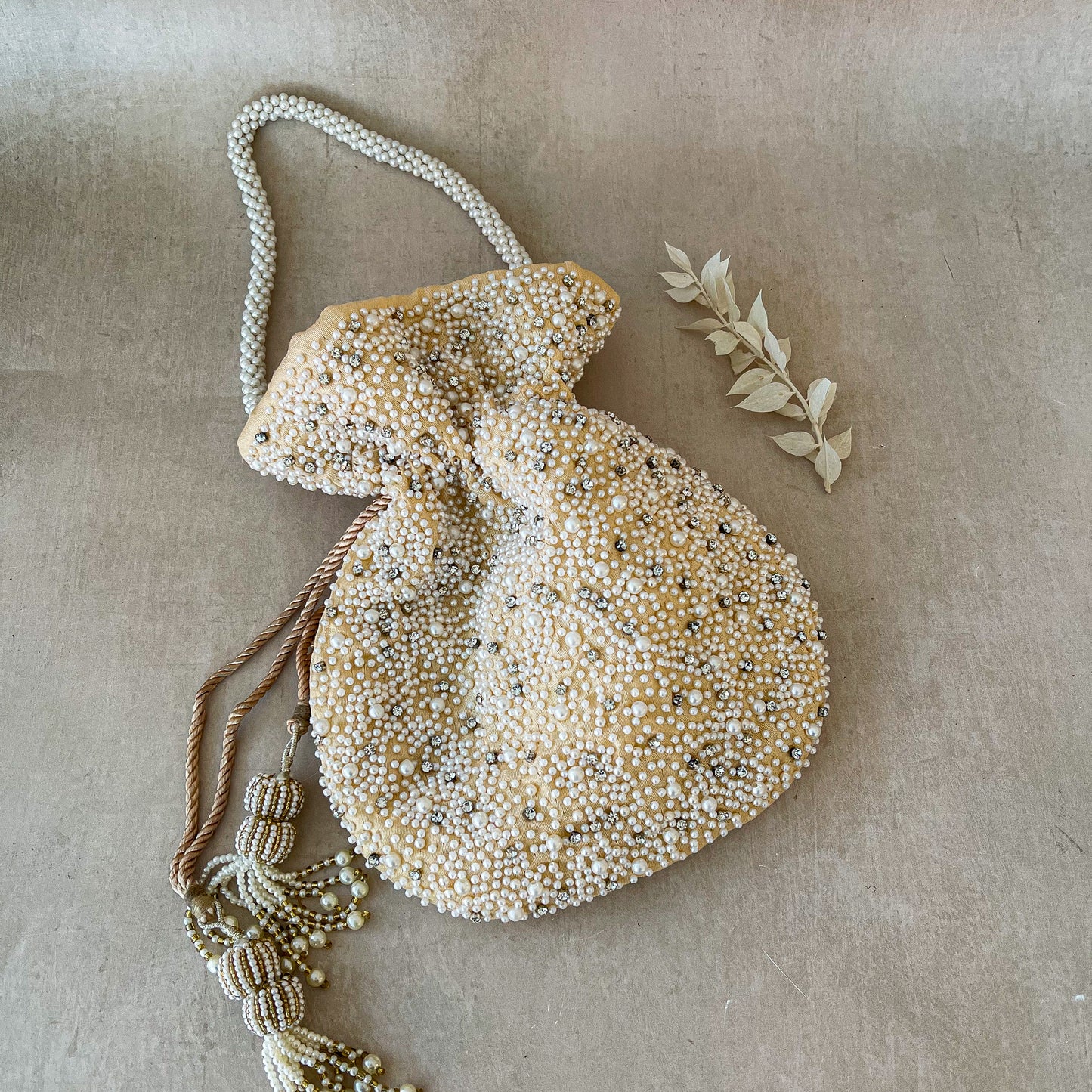 Dove (Gold)