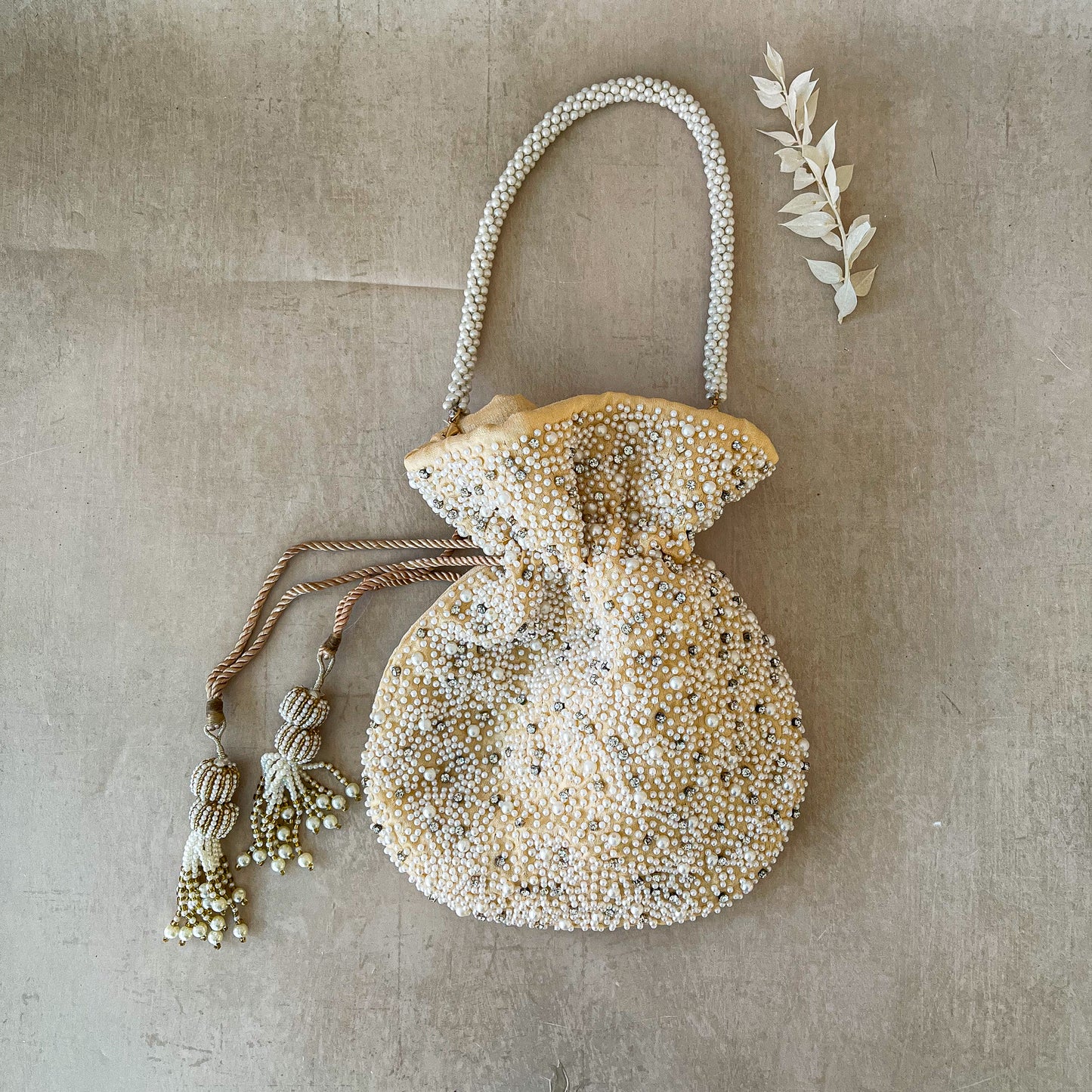Dove (Gold)