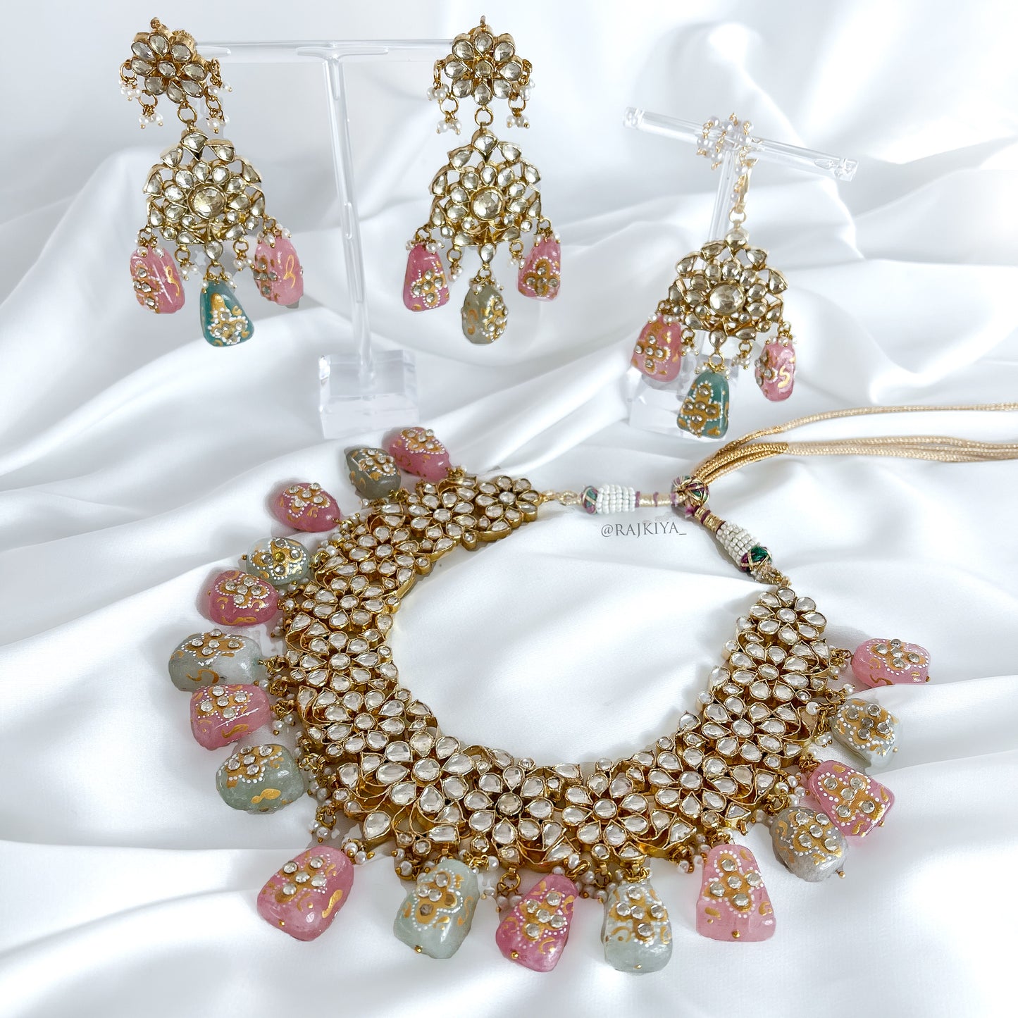 Ava Kundan Set