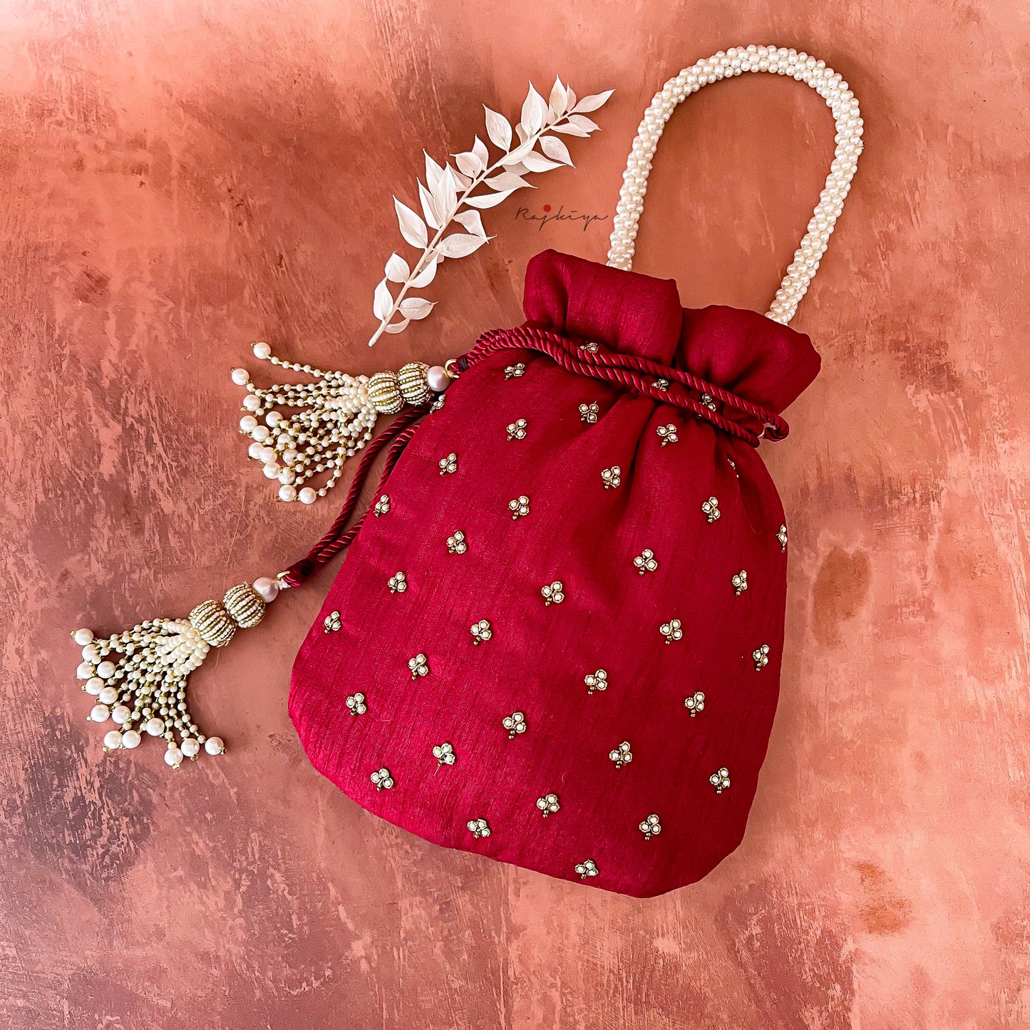 Motif (Deep Red)
