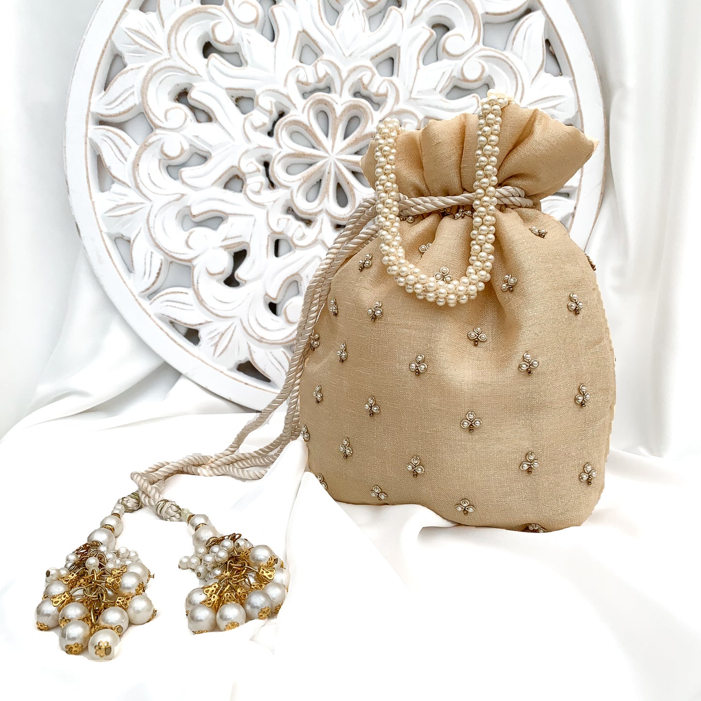 Motif (Gold)