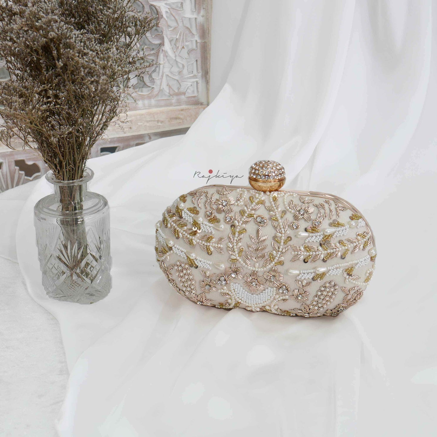 Lilia Capsule